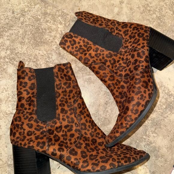 EXPRESS Leopard Print Chelsea Bootie shoes brown tan block heels - Picture 4 of 5